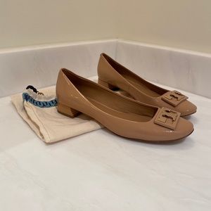 Tory Burch 7.5 tan patent leather pumps